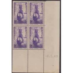 Dahomey 132** Coin daté